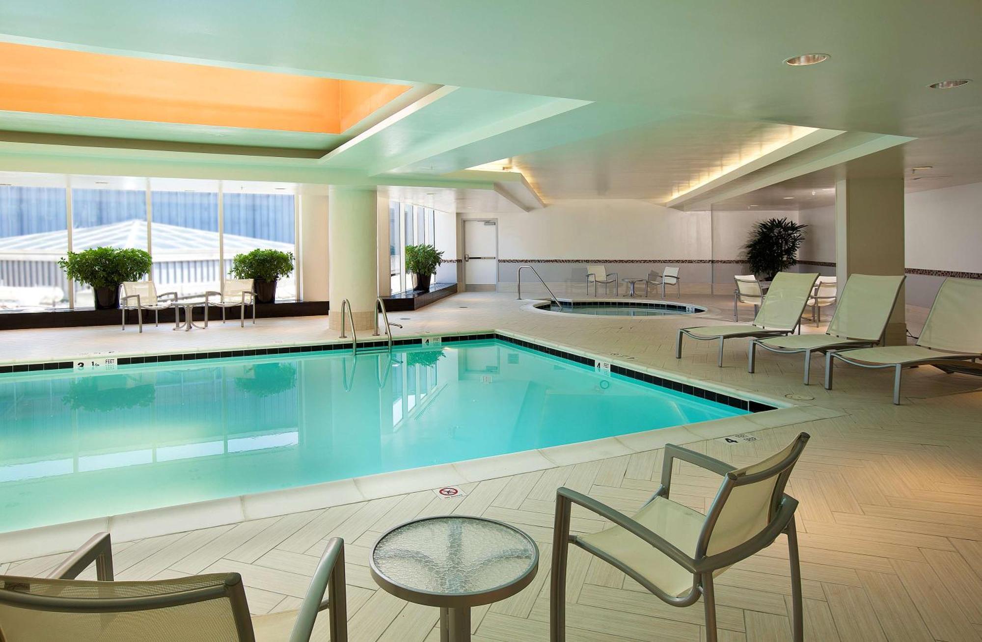 Embassy Suites By Hilton Washington Dc Chevy Chase Pavilion Удобства фото
